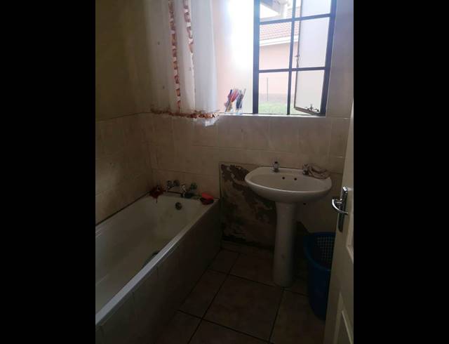 3 BEDROOM FREEHOLD SOLD IN MPOPHOMENI